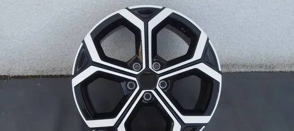 R18 alloy rim