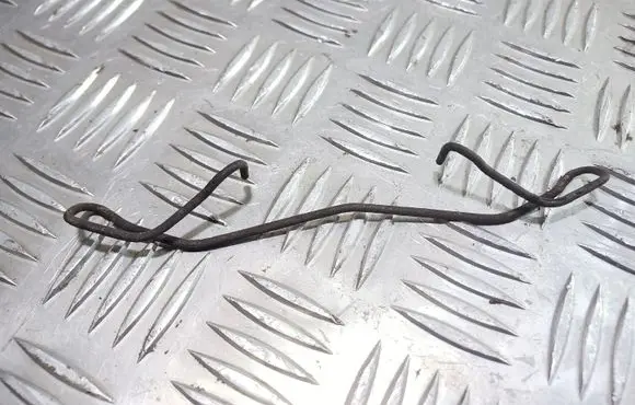 Ford Kuga I Front brake pad spring 