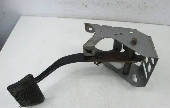 Chevrolet PT Cruiser Pedal assembly 