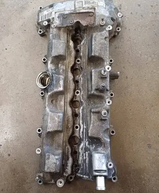 Toyota Avensis T270 Rocker cam cover 112010R020