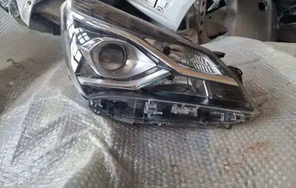Toyota Yaris Headlight/headlamp