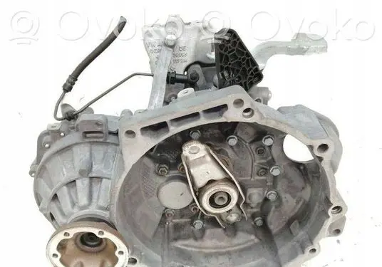 Volkswagen Caddy Manual 5 speed gearbox JHX