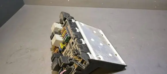 Mercedes-Benz E W211 SAM control unit 2115453901