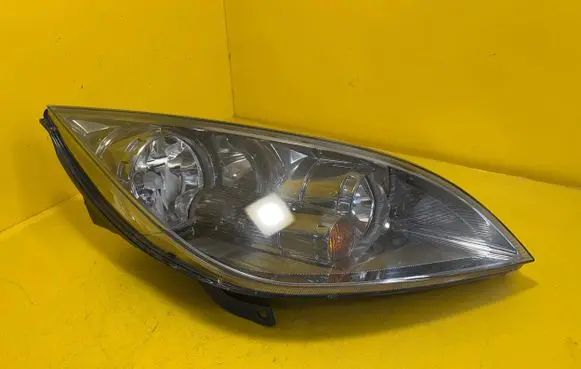 Mitsubishi Colt Headlight/headlamp MR957346