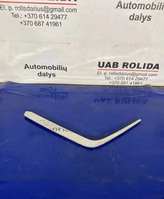 Front bumper splitter molding