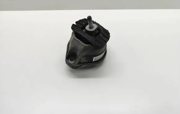 BMW 5 E60 E61 Engine mount bracket 6774620 677462002 159346