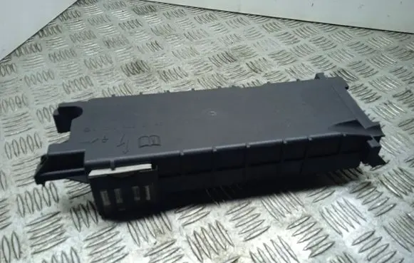 Mercedes-Benz GLA W156 X156 Fuse box cover A2465400140