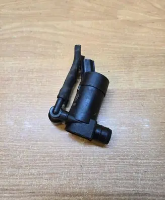 Volvo XC90 Windscreen/windshield washer pump 1S7117K624FE T655C T653
