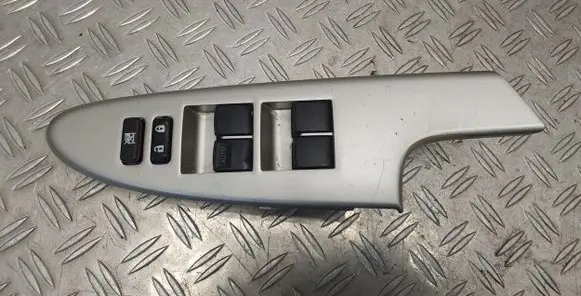 Toyota Urban Cruiser (XP110) Electric window control switch 7423252370
