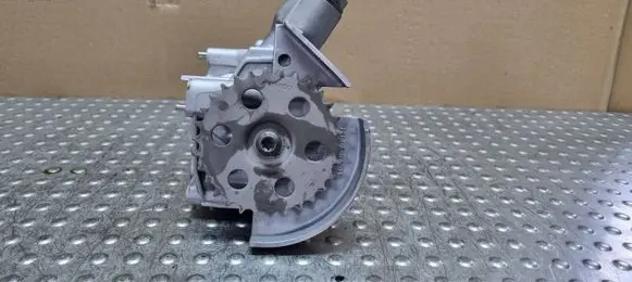 Volkswagen Phaeton Oil pump 07C115105