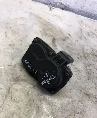 Volkswagen Touran III Throttle valve 5q0253691j