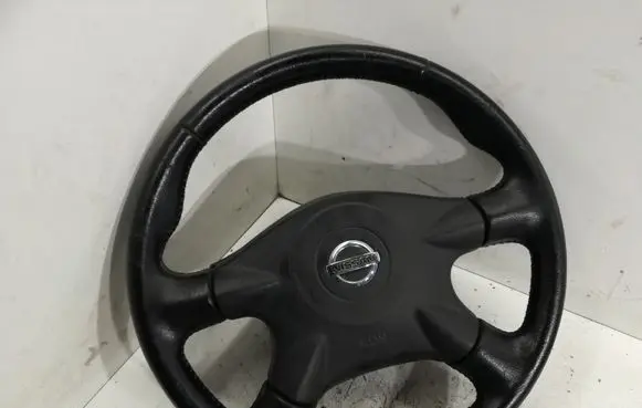 Nissan Primera Steering wheel