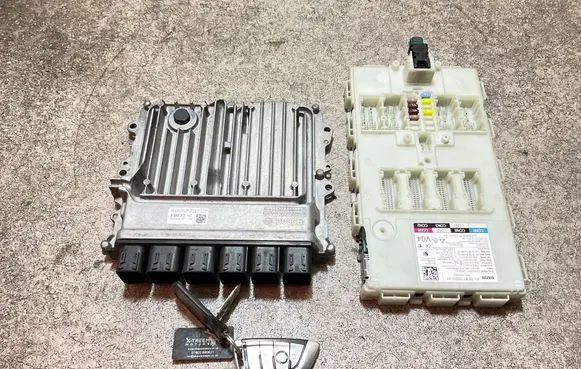 BMW 5 G30 G31 G38 Engine ECU kit and lock set 0261S21763 9894915 031737620