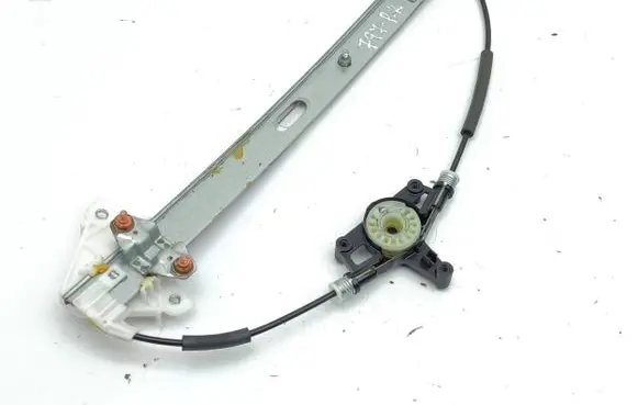 Front window lifting mechanism without motor