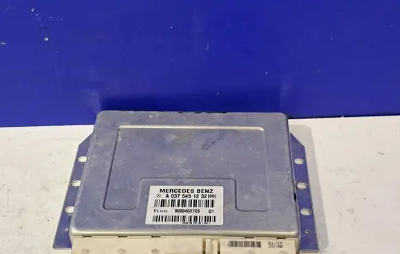 Mercedes-Benz CLS C219 Air suspension control unit module (rear) A0375451232