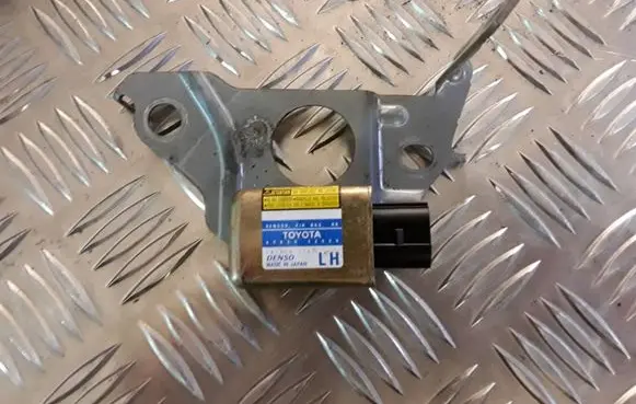 Toyota RAV 4 (XA20) Airbag deployment crash/impact sensor 8983442020 1879001161