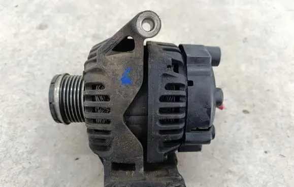 Suzuki Swift I Generator/alternator 3140085E00000