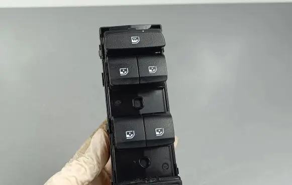 Hyundai Tucson IV NX4 Electric window control switch 299218824