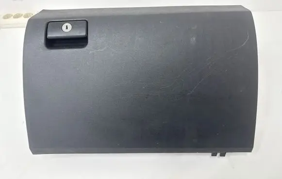 Toyota Avensis T270 Glove box