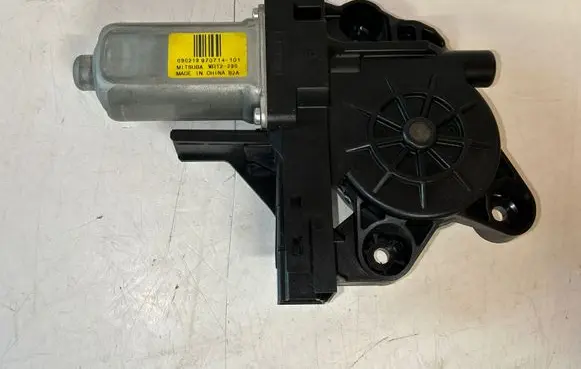 Volvo V70 Front door window regulator motor WR12290