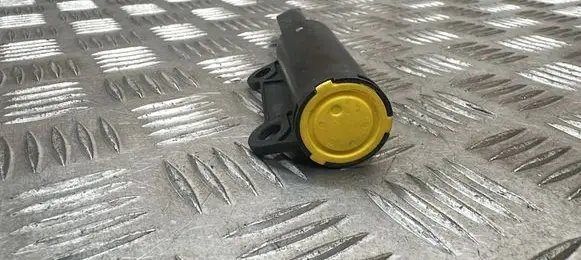 Toyota RAV 4 (XA40) Glovebox shock absorber