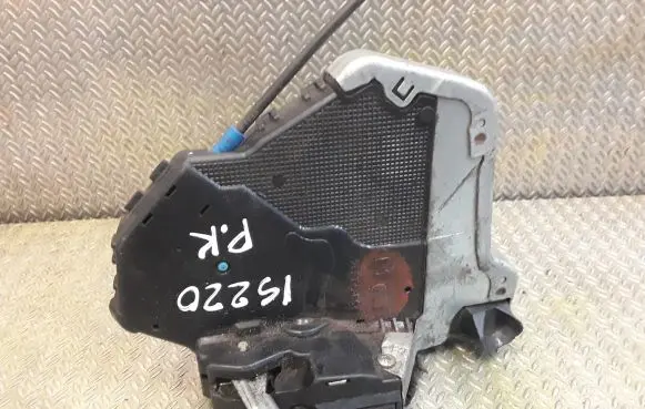 Lexus IS 220D-250-350 Coupe door lock (next to the handle) 6904053090