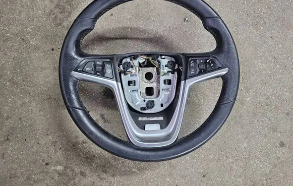 Opel Astra J Steering wheel 13351028