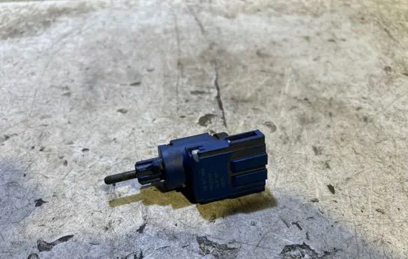 Skoda Fabia Mk2 (5J) Clutch pedal sensor 1J0927189F 19322013 03374