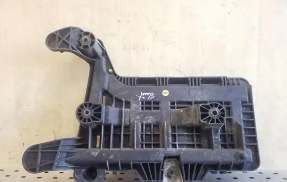 Volkswagen Touran I Battery tray 1K0915333B