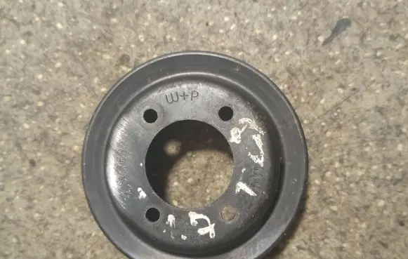 BMW 5 E34 Water pump pulley 2243682