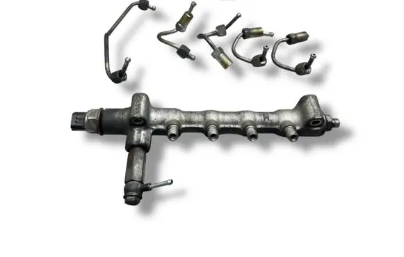 Opel Zafira B Fuel main line pipe A17DTJ
