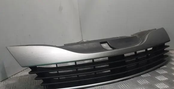 Renault Laguna II Front bumper upper radiator grill 8200012581