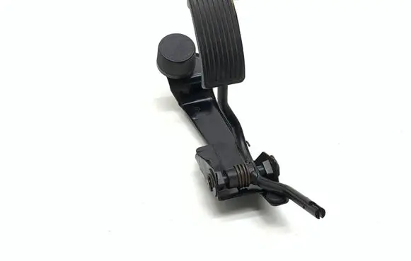 Accelerator throttle pedal