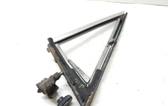 Mercedes-Benz COMPAKT W115 Front triangle window/glass 