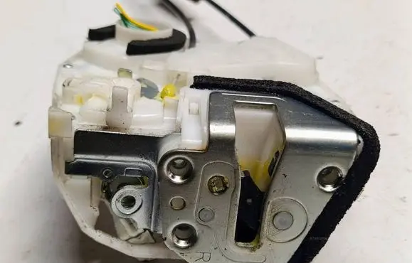 Suzuki SX4 S-Cross Rear door lock 8230161MB0S4 8230161MB0