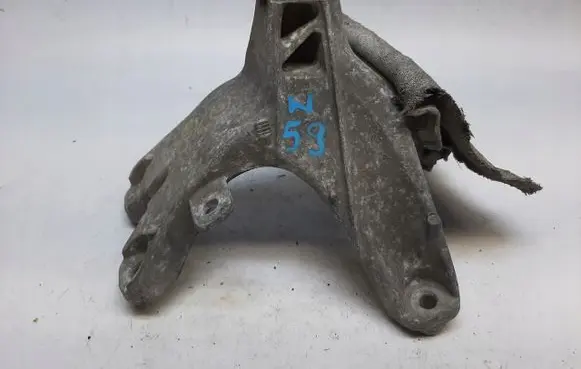 Audi A4 S4 B5 8D Engine mounting bracket 8K0199308BE