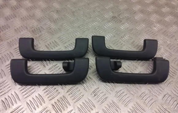 Audi Q3 8U A set of handles for the ceiling 