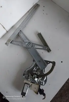 Toyota Corolla E120 E130 Front door window regulator with motor 6982002130 106088