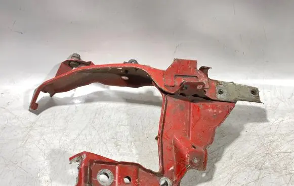 Top upper radiator support slam panel