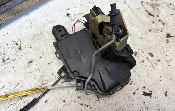 Audi A6 S6 C5 4B Rear door lock