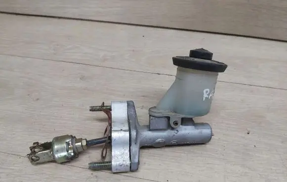 Toyota RAV 4 (XA10) Clutch master cylinder 