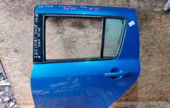 Suzuki Swift I Rear door