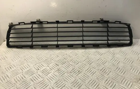 Toyota Auris 150 Front bumper lower grill 5311202080