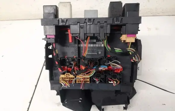 Volkswagen Golf V Fuse box set 3c0937049a