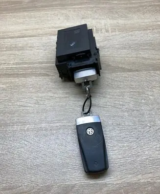 Volkswagen PASSAT B7 Ignition key/card 3C0905843AA