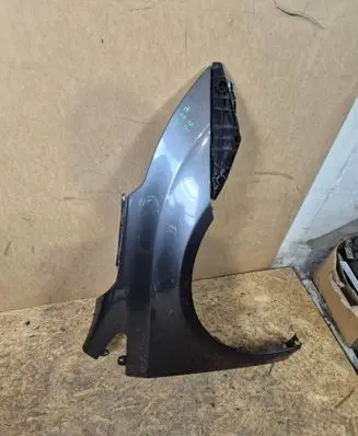 Toyota Avensis T270 Fender