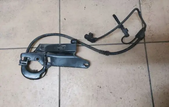Mercedes-Benz CLA C118 X118 Front ABS sensor wiring A2475460200