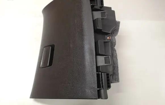 Opel Astra J Glove box