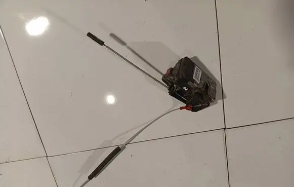 Opel Meriva A Front door lock