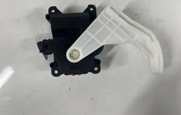 Toyota Corolla Verso AR10 Air flap motor/actuator AE0637008930